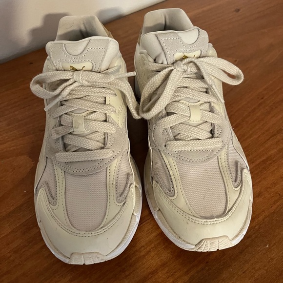 Puma Tennis Shoes - Picture 3 of 5